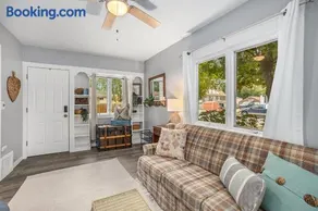 Little Barn Cottage - 3br home with hot tub - Image 3