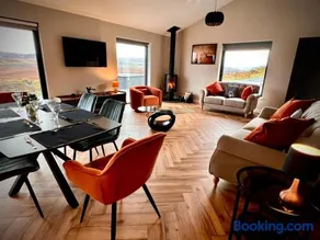 Luxury 3 Bedroom House - Stag Moor House - Image 1