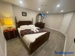CozyHaven A private entrance, comfy basement apartment in Mississauga with free parking Conveniently located with easy access to the airport downtown Toronto major malls and highways for a seamless stay - Image 2