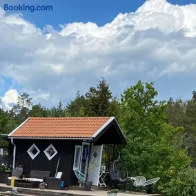 Peaceful little cabin by the sea - Image 1