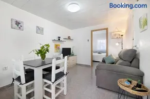 Appartement avec jardin, internet haut débit et barbecue | Vue ville - Image 1