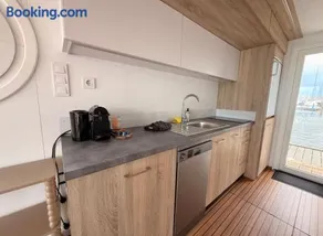 Glamping Houseboat - Image 3