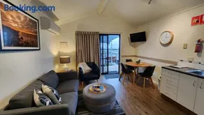 Bridport Beach Cottages - Image 2