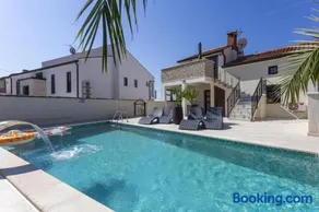 Dolce Vita Apartments with Heated Pool - Image 2