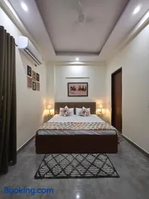 Cozy Apartment in Gurgaon - Image 1
