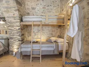 Azura, traditional residence in Ano Syros - Image 2