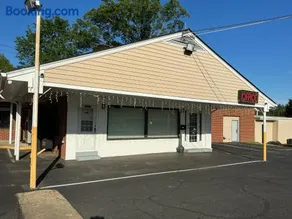 Budget inn, Chester VA - Image 4