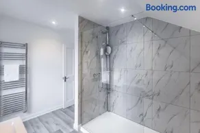 Riverside Gem, 2 Homes, Heated Pool, Hot Tub & Sauna - Image 2