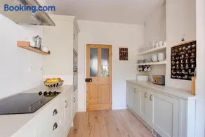 2 Bed in Holt oc-t24825 - Image 2