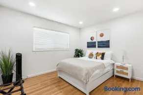 Spacious 3BR Home Near Disneyland & Knotts Berry Farm - Image 2
