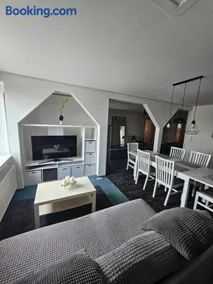 6 bedroom Private APARTMENT & Lounge - Image 1
