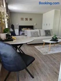West coast apartments - Image 3