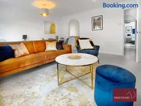 Wokingham - 2 Bedroom Maisonette - With Parking - Image 5