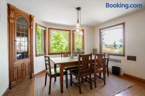Charming Seattle Hideaway - 1 block from lake WA - Image 2