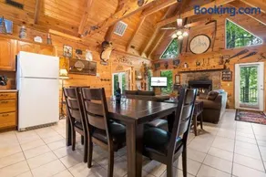 Dogwood Tree Cabin - Image 4