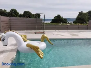 Beach Haven house with pool and Jacuzzi - Image 2