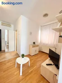 Apartman Zagreb Jarun - Image 1