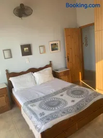 Lovely family villa with stunning sea views - Image 4