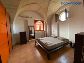 Comfortable House with Fenced Garden - Surano - Fireplace - Image 3