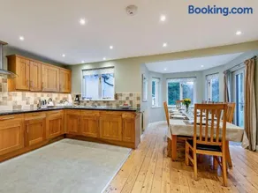 5 Bed in Grange-over-sands oc-sz593 - Image 4