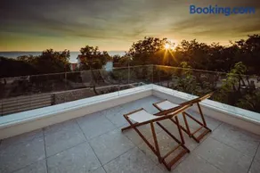 D-Tree HOUSE private heated pool - Image 3
