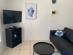 Sunny, 2-bedroom apartment with pool, 200m from Caseys beach - Image 4