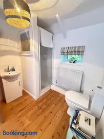 The Country club - Woodland cabin - Image 3