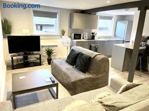 Fantastic convenient 2 Bedroom 2 bathroom Perfect for Stansted Airport, 3 minute walk to Bishops Stortford Train Station! - Image 3