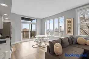 Luxury Retreat - Stunning Pittsburgh Skyline Views - Image 1