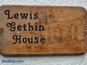 Lewis Gethin House, Newly renovated cottage sleeps 9, close to bike park wales - Image 2