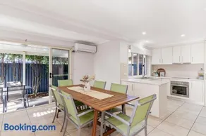 1 23 Booyong Street - Image 3