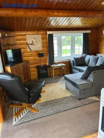 Happy Place LogCabin - Image 2