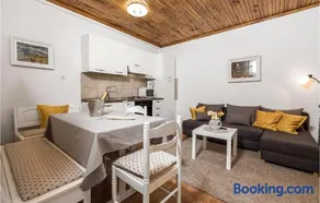 Amazing Apartment In Mundanije - Image 4