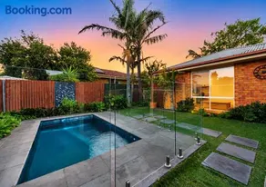 Cozy Garden Grove - Image 1