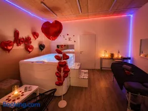 LoveRoom & Jacuzzi - Image 2