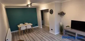 Modern 2BR Apartment in Wembley, - Image 3