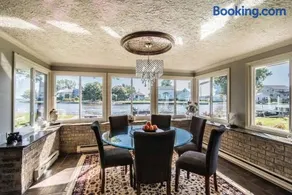 Lakeside Luxury Retreat: Waterfront near Green Bay - Image 3