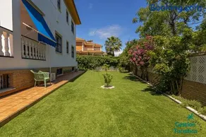 Chalet con piscina privada y playa a 7 min andando - Image 2
