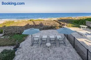Luxurious Oceanfront Townhouse - Image 2