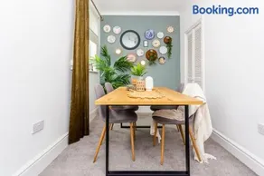 Boho Chic - Stylish Home in City Centre, Sleeps 4 - Image 5