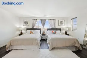 Entire Private Home with 5 Bedrooms 3 Bathrooms, 3000 sqft, Gated Yard, Garage, Nice View, Available Now - Image 3