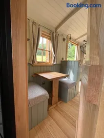 Troytown Farm Shepherds hut - Image 2