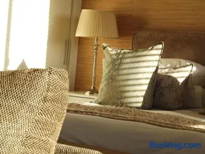 210 Gallery Luxury Studio Apartment - Image 4