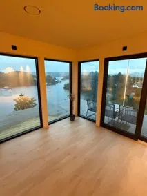 Modern detached house with a view - Image 5