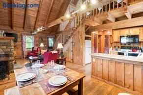 Romantic Cabin Getaway - King Bed - Fast Wi-Fi - Pet-Friendly - Image 3