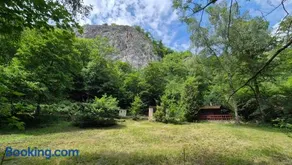 Chatička pod skalou - Cozy off grid solar cabin - Image 2