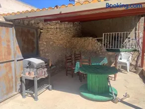 Agradable casa con chimenea y patio totalmente privado - Image 3