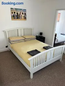 Pier Road Holiday Home - Image 5