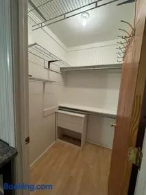 Private Cabin 1 bed and 1 bath - Image 4