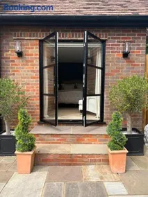 Boutique style self contained annexe with garden - Image 4